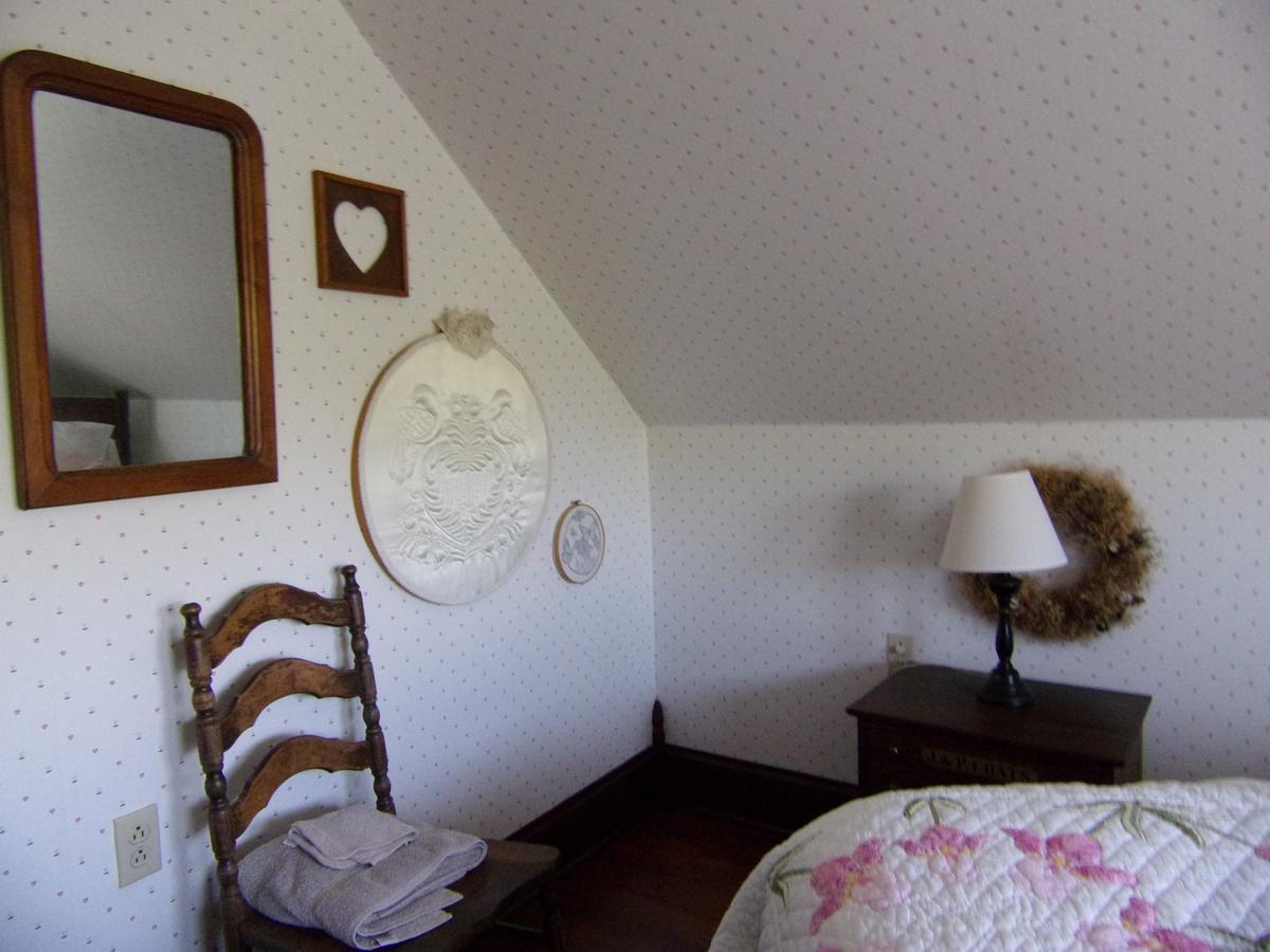 Country Diamond Guest House Sidney Exterior photo