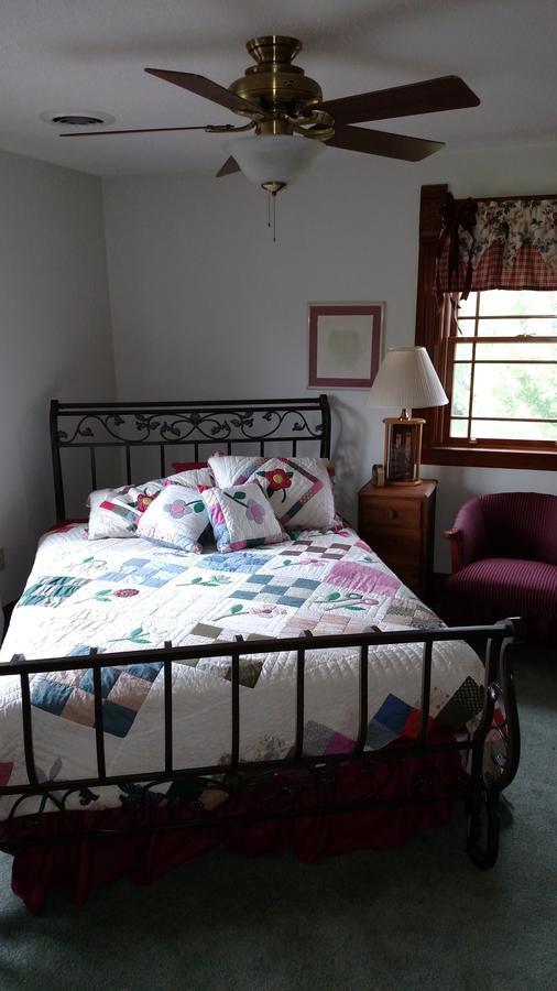 Country Diamond Guest House Sidney Exterior photo
