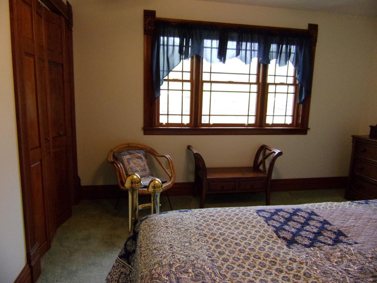 Country Diamond Guest House Sidney Exterior photo